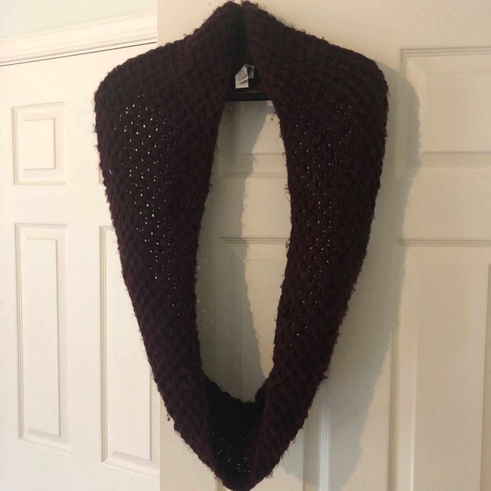Women’s Burgundy Knit Infinity Scarf